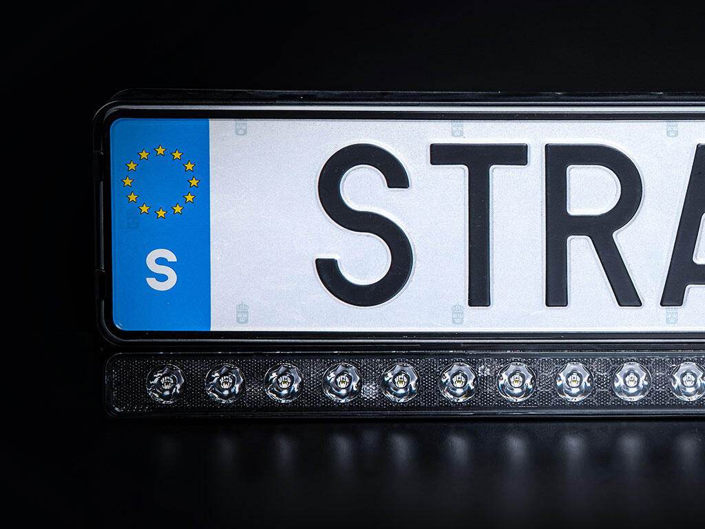 Strands integrert LED-lys i skiltholder! Verdensnyhet! Nuuk E-line 7800 lumen